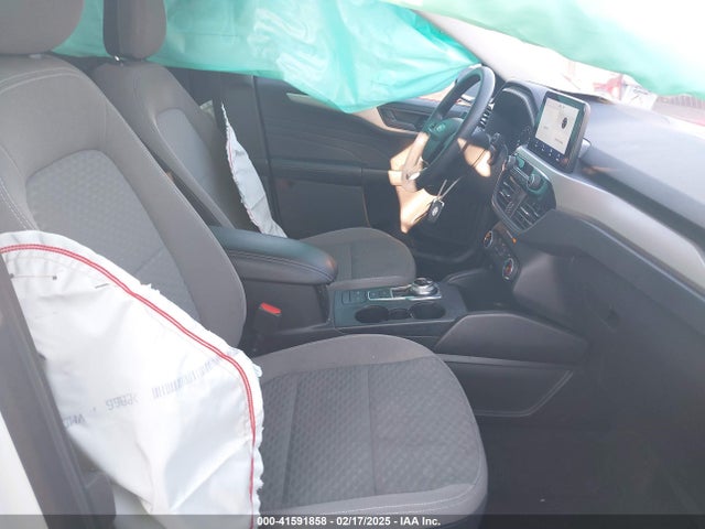 1FMCU0G64NUA45143 Ford ESCAPE SE