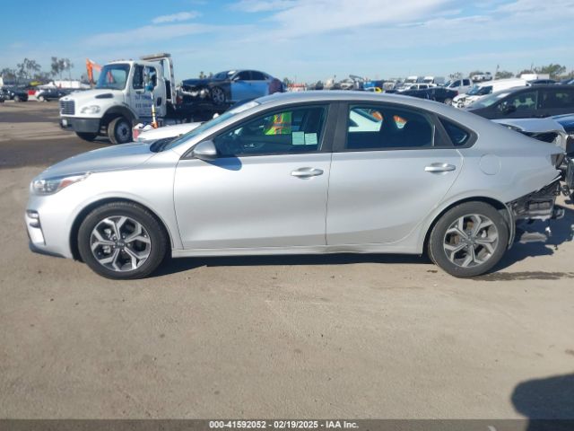 3KPF24AD0KE077118 KIA Forte Lxs