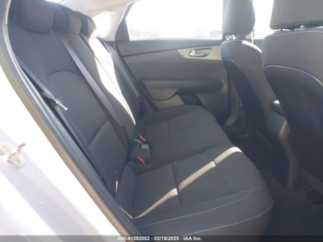 3KPF24AD0KE077118 KIA Forte Lxs