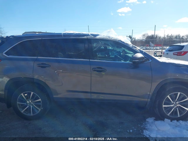 Toyota Highlander Xle 2018 5TDJZRFH8JS557832 Image 13