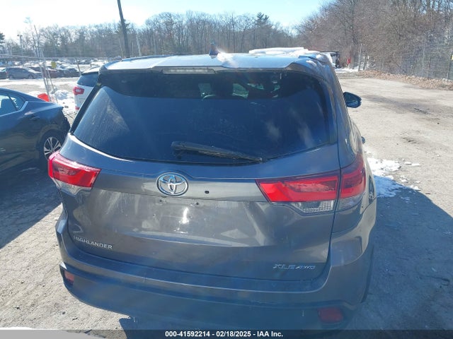 Toyota Highlander Xle 2018 5TDJZRFH8JS557832 Image 16