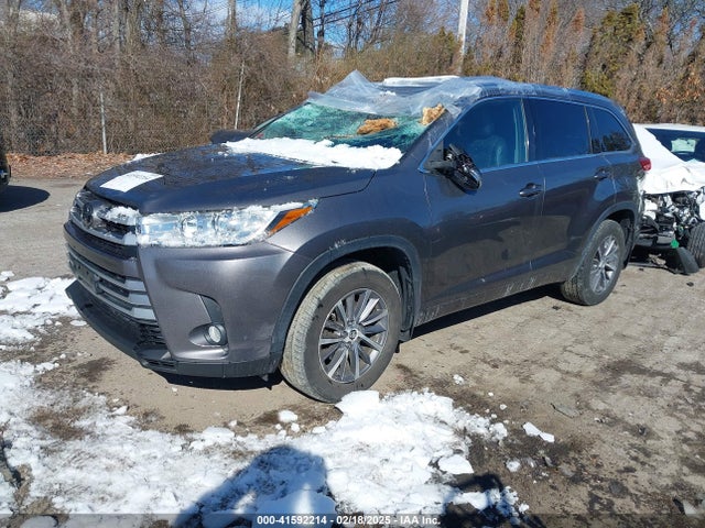 Toyota Highlander Xle 2018 5TDJZRFH8JS557832 Image 2