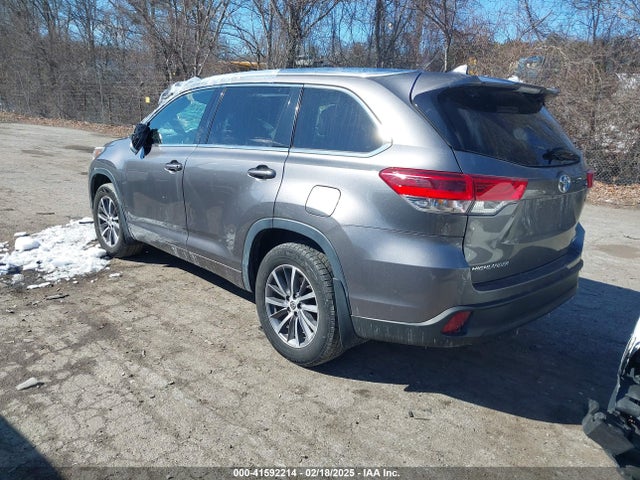 Toyota Highlander Xle 2018 5TDJZRFH8JS557832 Image 3