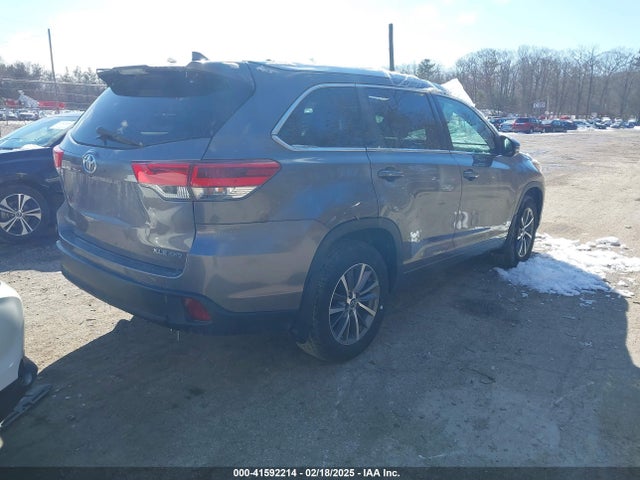 Toyota Highlander Xle 2018 5TDJZRFH8JS557832 Image 4