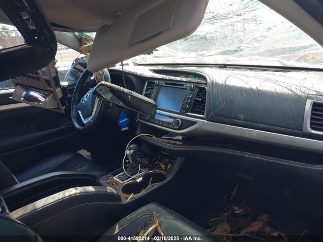 Toyota Highlander Xle 2018 5TDJZRFH8JS557832 Image 5