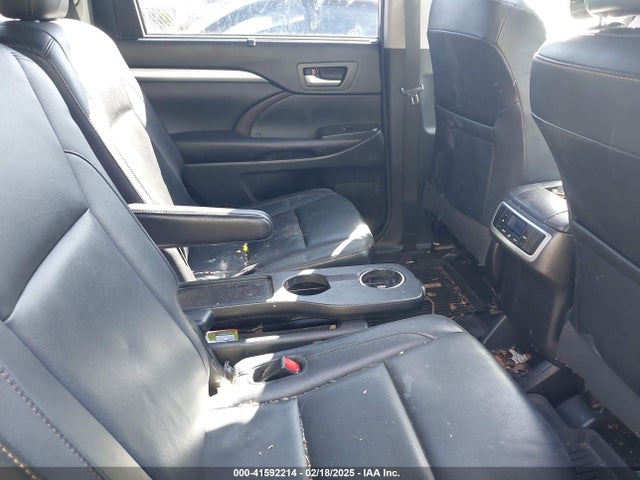 Toyota Highlander Xle 2018 5TDJZRFH8JS557832 Image 8