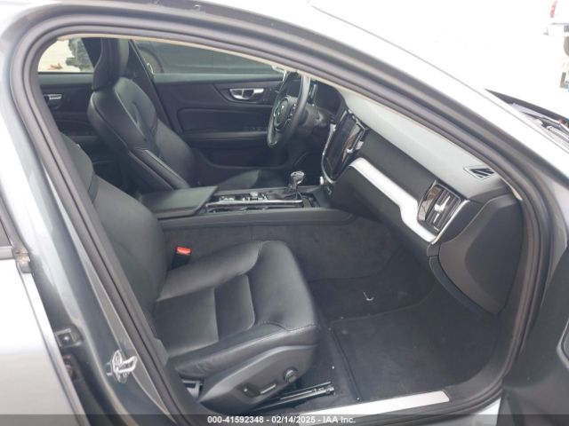 7JR102FK9LG036730 Volvo S60 T5 Momentum