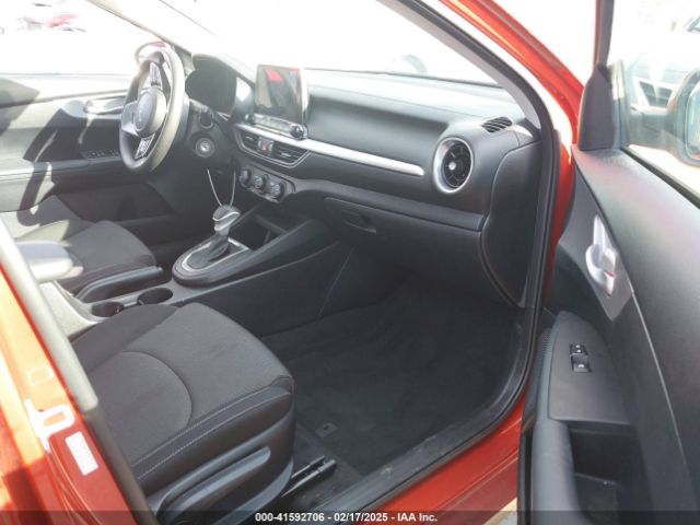 3KPF24AD9PE511785 KIA Forte Lxs