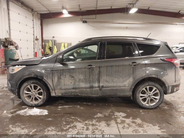 1FMCU9GD8JUA53114 Ford ESCAPE SE