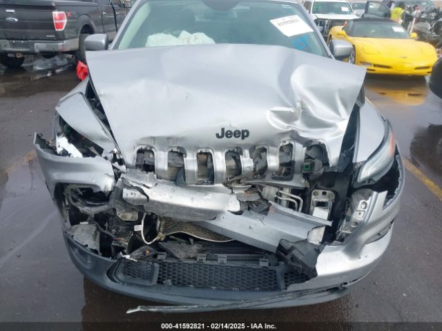 1C4PJMCX4JD548136 Jeep Cherokee Latitude 4x4