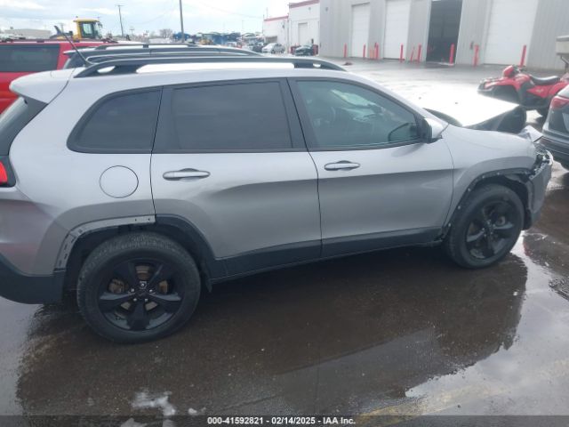 1C4PJMCX4JD548136 Jeep Cherokee Latitude 4x4