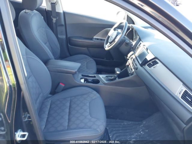 KNDCB3LC4J5108270 KIA NIRO LX