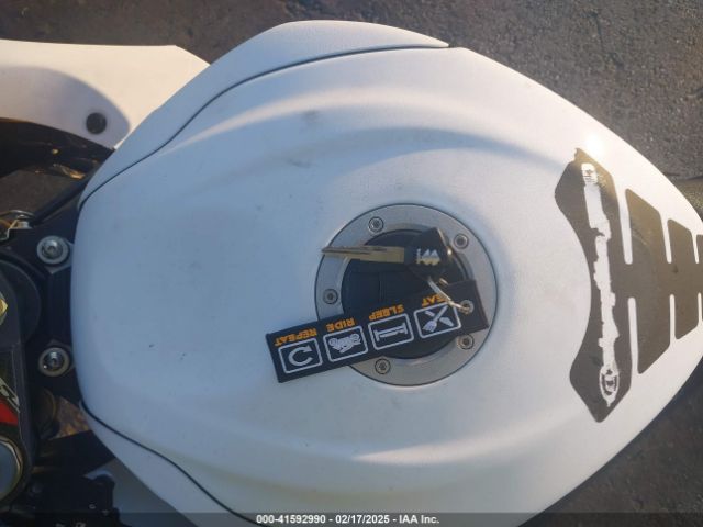 2017 SUZUKI GSX-R750 JS1GR7MA4H2102136 Photo 10