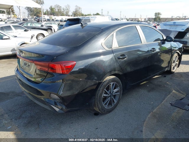 3KPF24AD8PE637314 KIA Forte Lxs