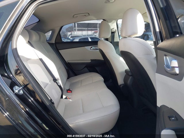 3KPF24AD8PE637314 KIA Forte Lxs