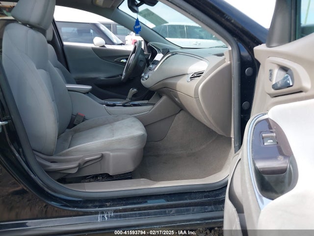 1G1ZD5ST1JF154823 Chevrolet MALIBU LT