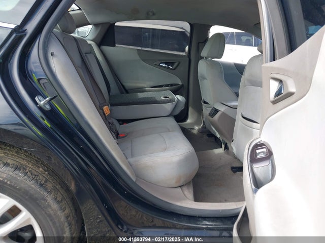 1G1ZD5ST1JF154823 Chevrolet MALIBU LT
