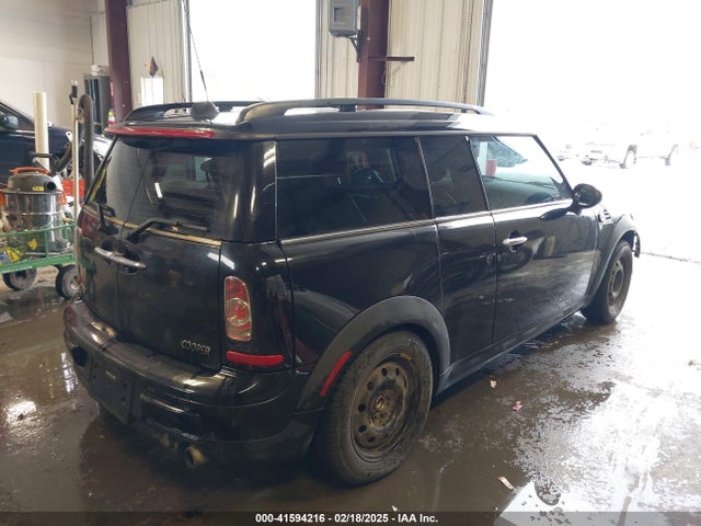 2011 MINI COOPER CLUBMAN WMWZF3C50BT188693 Photo 3
