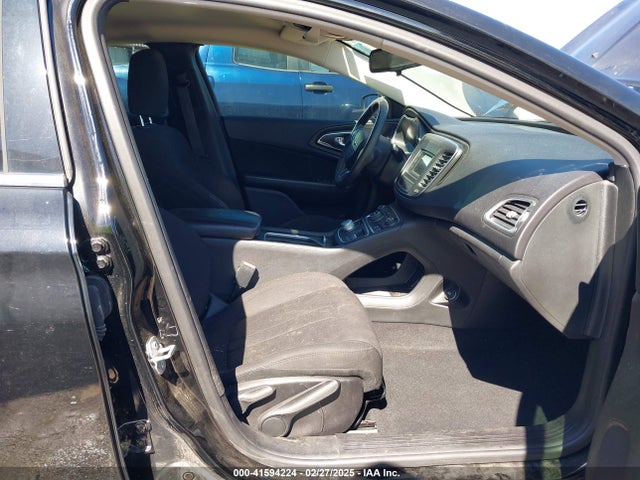 1C3CCCAB0FN677328 Chrysler 200