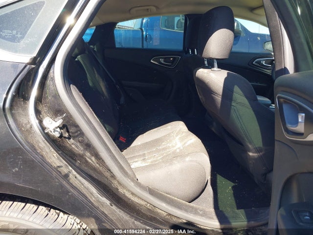 1C3CCCAB0FN677328 Chrysler 200