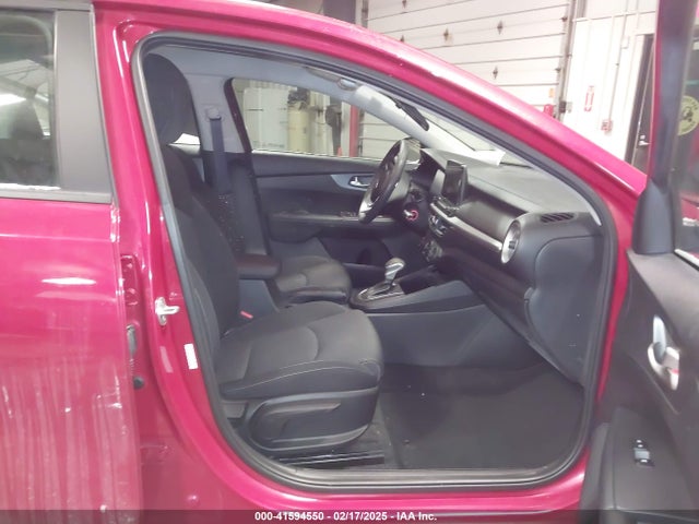 3KPF24AD9ME371555 KIA Forte Lxs
