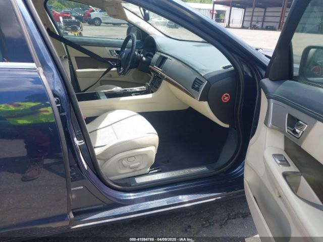 2013 JAGUAR XF SAJWA0ES6DPS96674 Photo 4