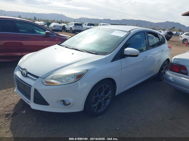 Ford FOCUS SE 2014 1FADP3K23EL325525 Image 2