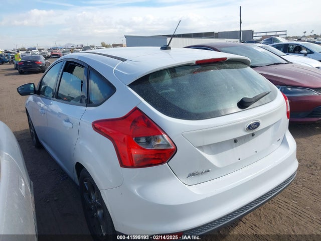 Ford FOCUS SE 2014 1FADP3K23EL325525 Image 3