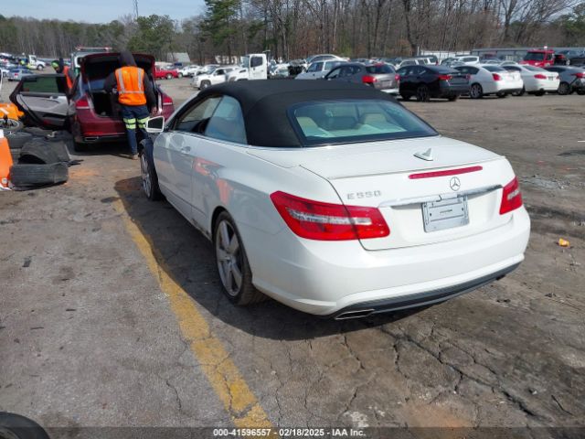 2011 MERCEDES-BENZ E 550 WDDKK7CF4BF093607 Photo 2