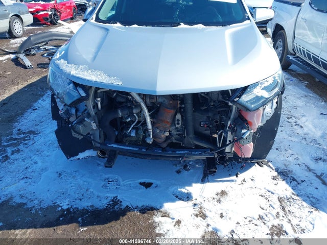 2GNAXJEV6J6336326 Chevrolet EQUINOX LT