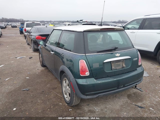 2006 MINI COOPER WMWRC33566TK72578 Photo 2