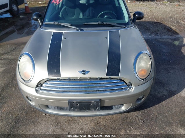 2009 MINI COOPER CLUBMAN WMWML33519TX35497 Photo 9
