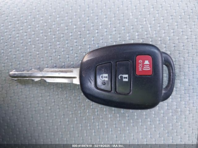 JTDKDTB38G1132174 Toyota Prius C One