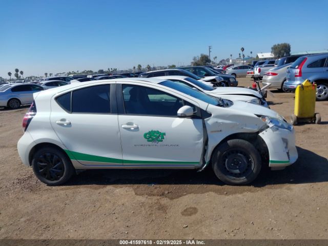 JTDKDTB38G1132174 Toyota Prius C One