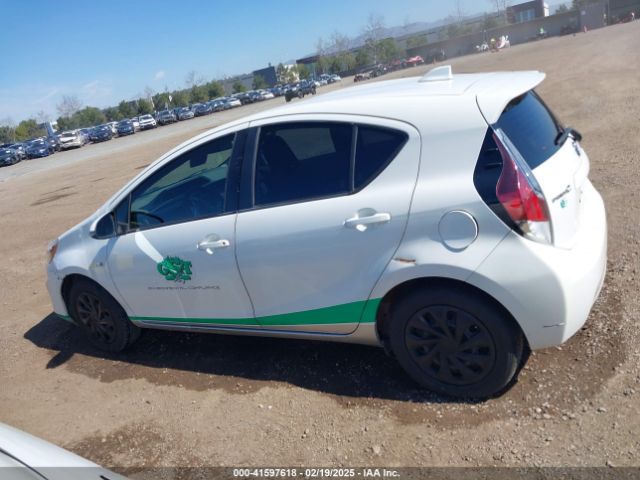 JTDKDTB38G1132174 Toyota Prius C One