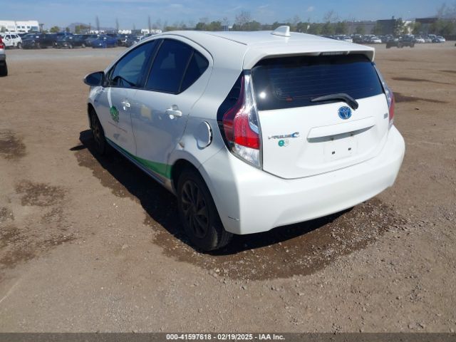 JTDKDTB38G1132174 Toyota Prius C One