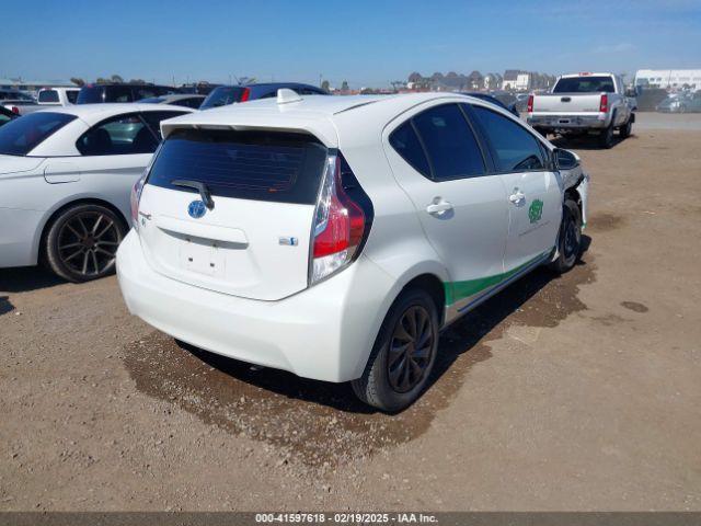 JTDKDTB38G1132174 Toyota Prius C One