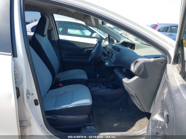 JTDKDTB38G1132174 Toyota Prius C One