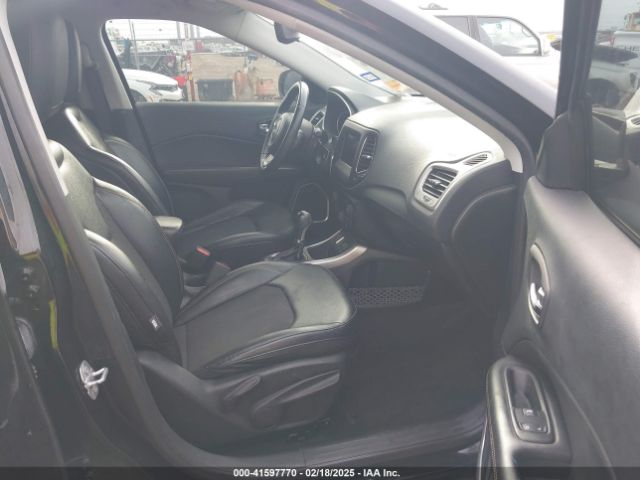 3C4NJCBB9KT637624 Jeep Compass Latitude Fwd