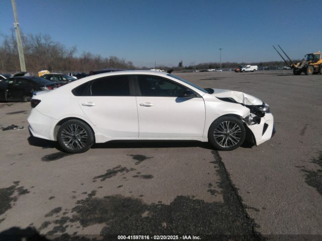 3KPF54AD4NE452598 KIA Forte Gt-line