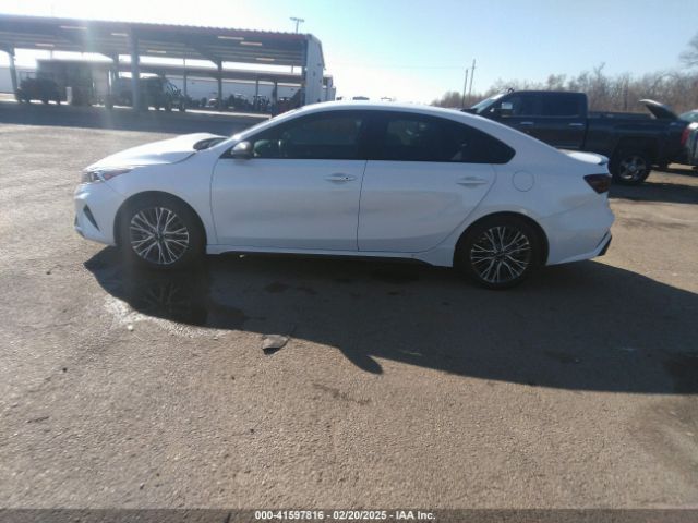 3KPF54AD4NE452598 KIA Forte Gt-line