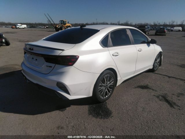 3KPF54AD4NE452598 KIA Forte Gt-line
