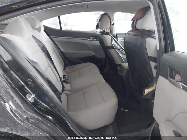 Hyundai ELANTRA SE 2018 5NPD74LF1JH347572 Image 8