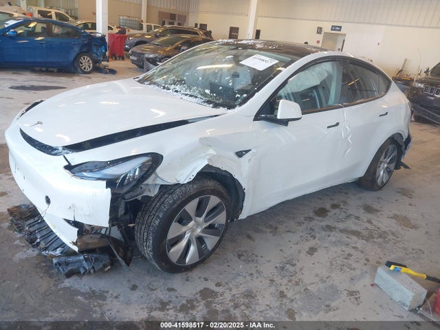 2024 TESLA MODEL Y 7SAYGDED3RF083880 Photo 1