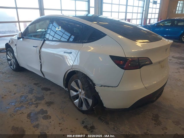 2024 TESLA MODEL Y 7SAYGDED3RF083880 Photo 2