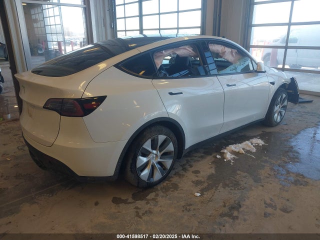 2024 TESLA MODEL Y 7SAYGDED3RF083880 Photo 3