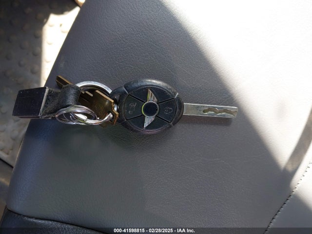 2006 MINI COOPER S WMWRH33506TK59570 Photo 10