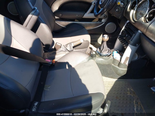 2006 MINI COOPER S WMWRH33506TK59570 Photo 4