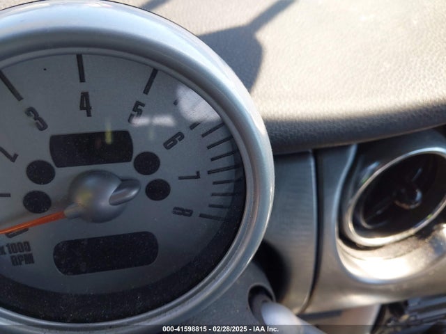 2006 MINI COOPER S WMWRH33506TK59570 Photo 6