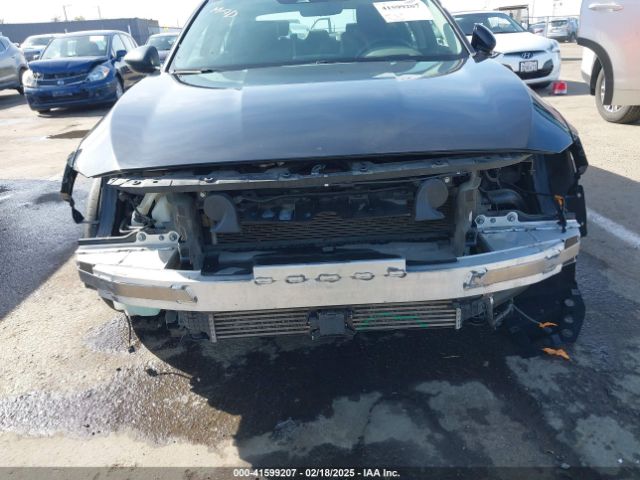 1HGCV2F98JA012037 Honda Accord Touring 2.0t